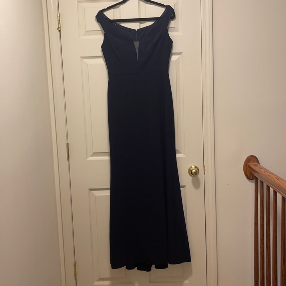 Gorgeous navy trumpet gown.